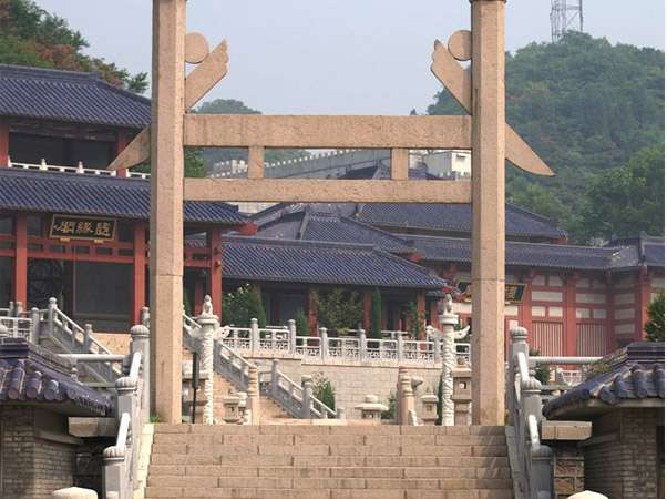 北京长城华人怀思堂与其他墓园相比有哪些优势呢？