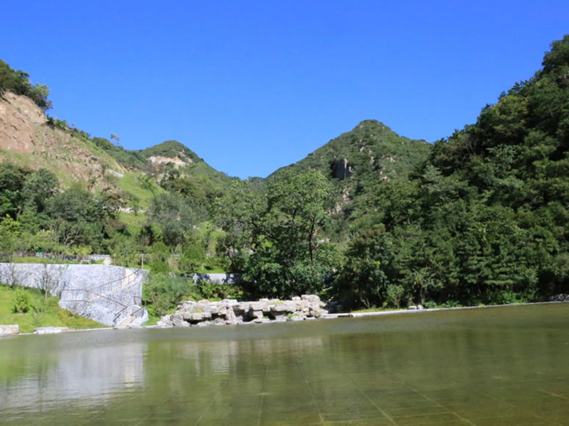 人工湖.jpg